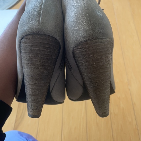 Laced Taupe Booties with inner zipper - Picture 7 of 7